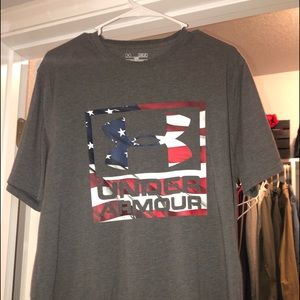 Under Armour T shirt - medium
